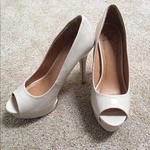 Beige patent leather peep toe platform